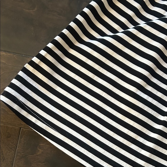 Ardene (M) Black and White Striped Skirt that has a stretchy but firm fit! - Picture 4 of 5